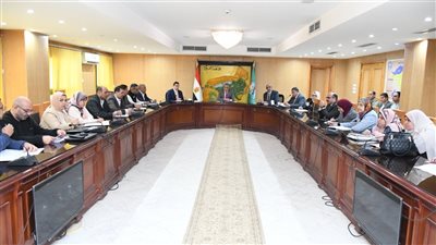 محافظ الفيوم يتابع ملفات حصر وتقنين الأراضي أملاك الدولة ومخالفات البناء