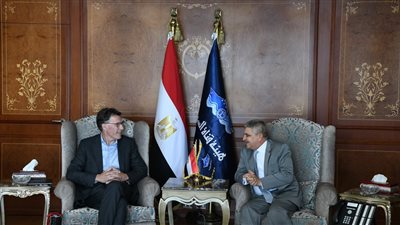 أسامة ربيع يبحث أوجه التعاون المستقبلي مع ترسانة IHC الهولندية (صور)