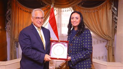 وزيرة التضامن ورئيس اللجنة البارالمبية المصرية يبحثان تعزيز سبل التعاون المشترك