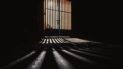 تفسير رؤية الأسير في المنام وعلاقتها بالنجاة من مصيبة 