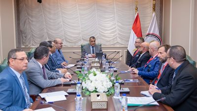 وزير الإنتاج الحربي يستقبل وفد شركة 