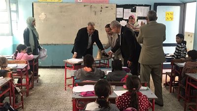 وكيل تعليم الشرقية يفاجئ مدرسة كمال عابدين بشرق الزقازيق 
