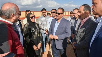 محافظ الشرقية يتفقد مشروع إنشاء محطة معالجة الصرف الصحي بكفر إبراش
