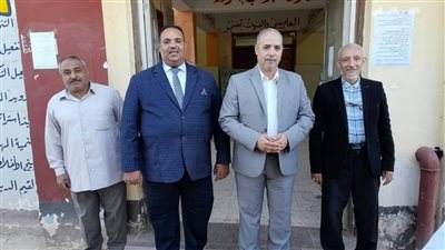 مدير تعليم طهطا بسوهاج يشيد بانضباط العملية التعليمية خلال جولته بمدرسة اللغات ببنهو 