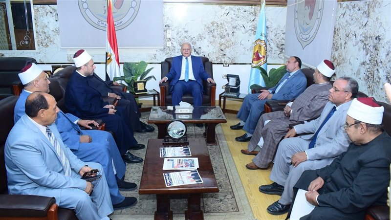 جامعة سوهاج تواصل