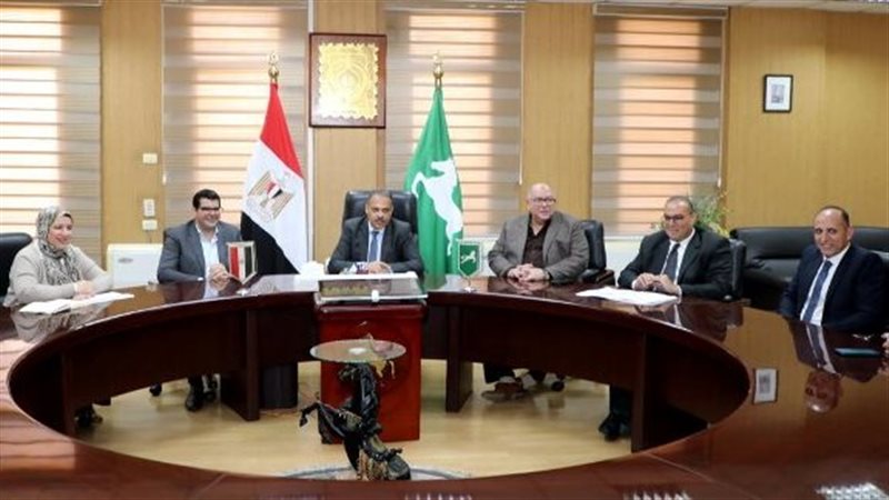 تفاصيل لقاء محافظ