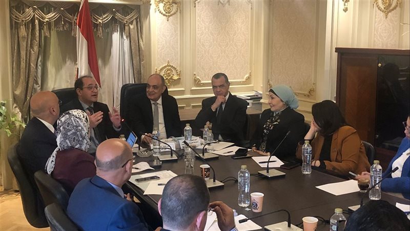 وزير المالية باجتماع