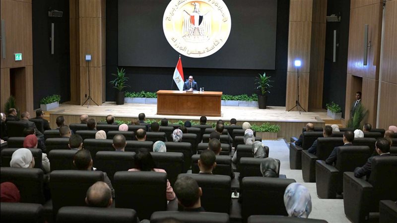 مدبولي يلتقي الملحقين