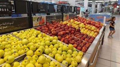 سعر الفاكهة اليوم بسوق العبور، ارتفاع الجوافة والبرتقال وانخفاض الفراولة 