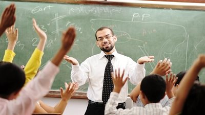 من القروض إلى العمرة، 5 مفاجآت سارة من نقابة المعلمين للمدرسين وأبنائهم