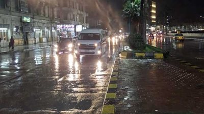 مصحوبة ببرق ورعد، أمطار غير مسبوقة تضرب شوارع وميادين الإسكندرية فجرا (صور)