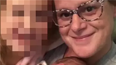 حكاية بريطانية حاولت إنقاذ طفلتها من الموت فانتهي بها الحال للحبس