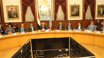 محافظ القاهرة يطالب رؤساء الأحياء بسرعة تنفيذ الخطة الاستثمارية 