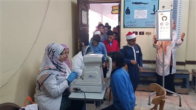 الكشف على 345 حالة في قافلة جامعة بنها لأمراض العيون بمعهد الخصوص الأزهري