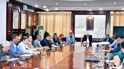 محافظ الأقصر يترأس اجتماعا لبحث إنشاء سوق الحبيل الجديد