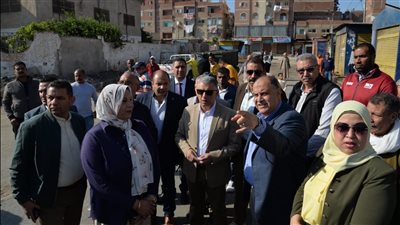محافظ الإسماعيلية يتفقد سوق السلام ويوجه بوضع تصور لتطوير الميدان (صور)