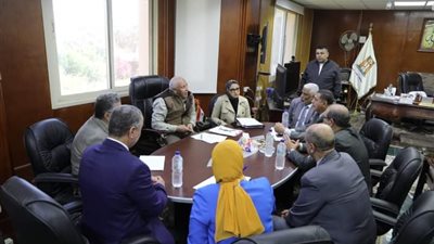 محافظ الوادي الجديد يلتقي وفد جامعة الأزهر لبحث إنشاء 