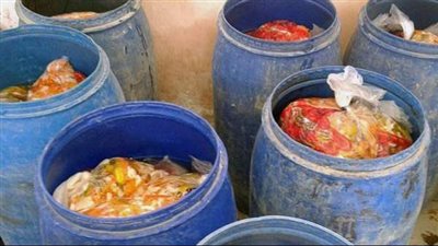 ضبط 1.5 طن مخللات مجهولة المصدر في مطعم بدون ترخيص بالقليوبية