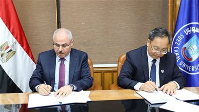 جامعة القناة توقع مذكرة تفاهم مع جامعة هاينان الصينية (صور) 