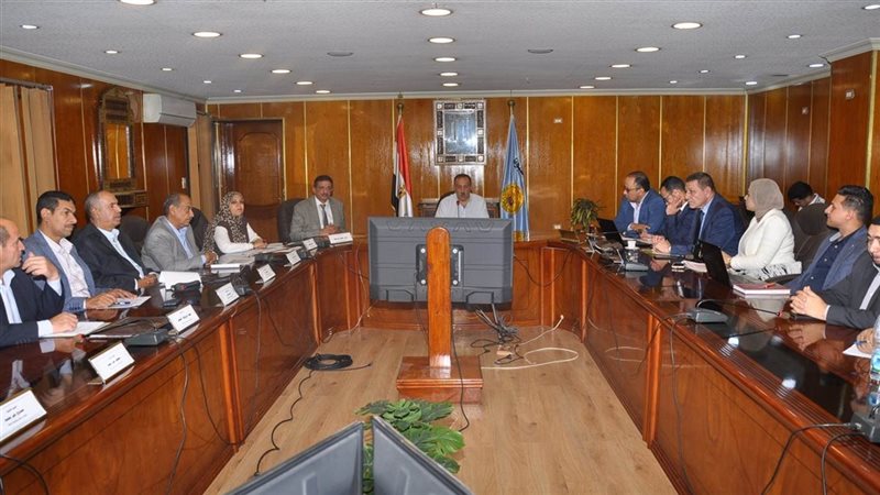 اجتماع محافظ أسيوط،