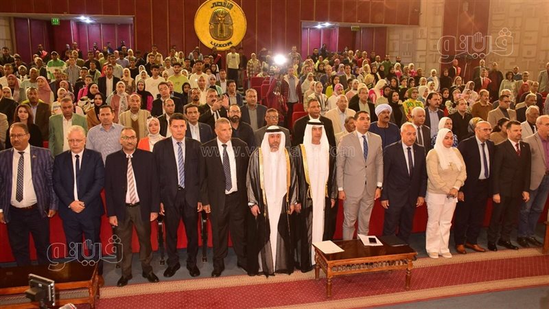 أثناء الافتتاح 