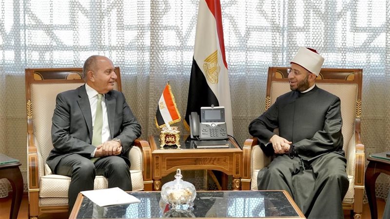 وزير الأوقاف يستقبل