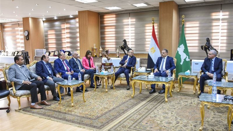 محافظ الشرقية يستقبل