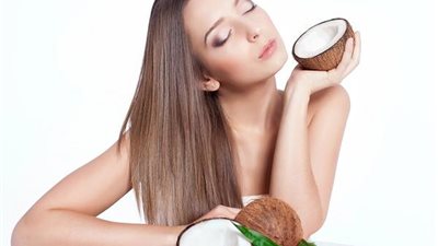  يرطبه ويمنع تساقطه، تعرفي على فوائد زيت جوز الهند للشعر