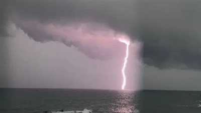 مشهد مرعب، مصرع شاب مغربي بسبب صاعقة برق