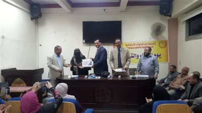 وكيل تعليم سوهاج يكرم معلمي مادة الدراسات الاجتماعية