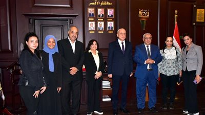 محافظ الأقصر يبحث أعمال مشروع ابنتي الغالية