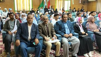 جامعة سوهاج تنشر الوعي بين طلابها عن القضية السكانية والصحة الإنجابية 