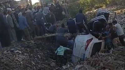 انقلاب سيارة بترعة الضبعية غرب الأقصر ونجاة 4 سيدات (صور)