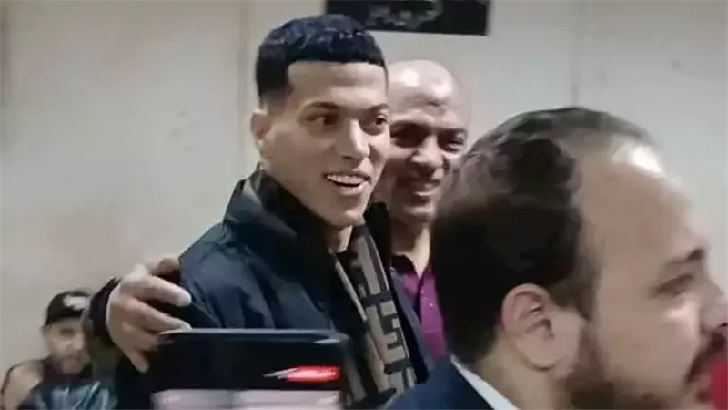 امام عاشور، فيتو