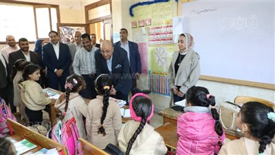 محافظ بني سويف يتابع تطبيق منظومة الفراغات لخفض كثافة الفصول 