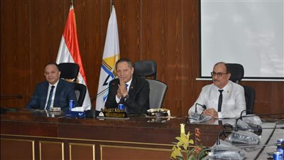 تكريم أمين جامعة دمياط المساعد للشئون الإدارية لبلوغه السن القانونية 