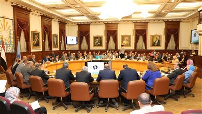 محافظ القاهرة: مراعاة احتياجات ذوي الهمم عند رصف الطرق 