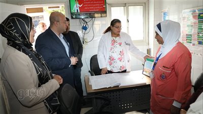 محافظ بني سويف يتفقد مستوى الخدمات الصحية بقرية بني هارون