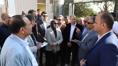 محافظ الشرقية يتابع نسب تنفيذ مشروع الصرف الصحي بأبوكبير 
