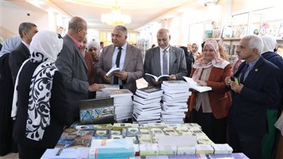 نائب رئيس جامعة الأزهر يفتتح معرض الكتاب بكلية الدراسات الإسلامية والعربية للبنات 