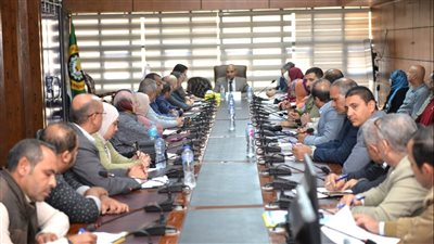 سكرتير عام الدقهلية يعقد الاجتماع الدوري للجنة الإصحاح البيئي