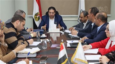 نائب محافظ بني سويف يناقش آليات تنفيذ مشروع بحثي عن التنمية الاقتصادية