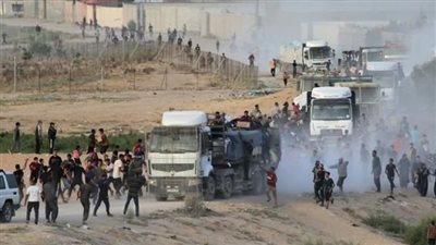صحيفة بريطانية: عصابات سرقة المساعدات فى غزة تعمل بموافقة الجيش الإسرائيلي