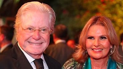 يسرا: حسين فهمي صديق العمر، ولن نسمح لـ السوشيال ميديا بإفساد علاقتنا 