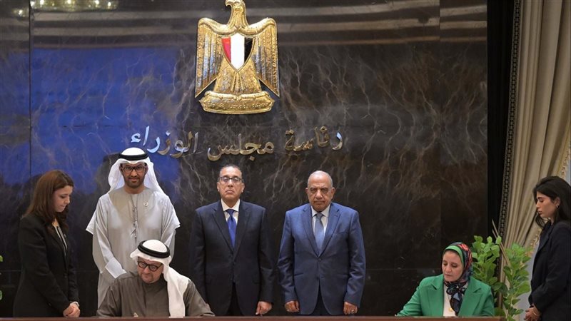 جانب من توقيع الاتفاقيتين