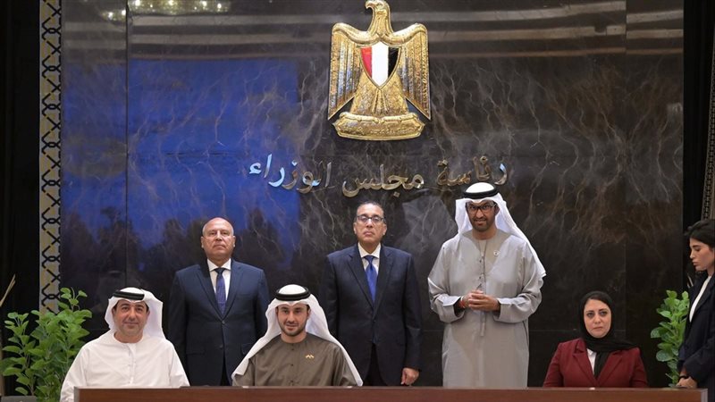 جانب من توقيع الاتفاق