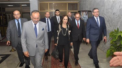 محافظ أسيوط يستقبل نائب وزير الخارجية ورئيسة لجنة منع الهجرة غير الشرعية (صور)