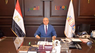 محافظ الأقصر يوجه بتركيب عدادات المياه والكهرباء لعمارات الإسكان الشعبي