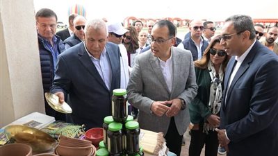 رئيس الوزراء: منتجات الوادي الجديد الحرفية واليدوية تعبر عن الحضارة والتراث المصري الرفيع 
