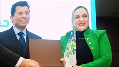 وزير الشباب والرياضة يكرم وكيل شباب الدقهلية (صور)